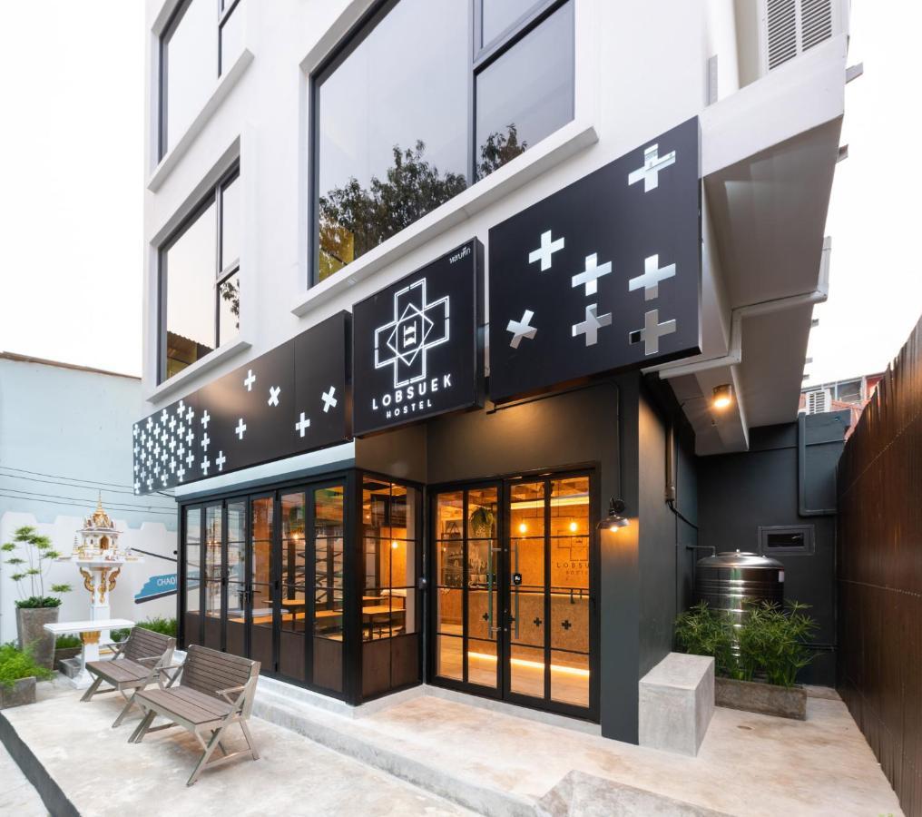 Lobsuek Hostel Bangkok Exterior photo