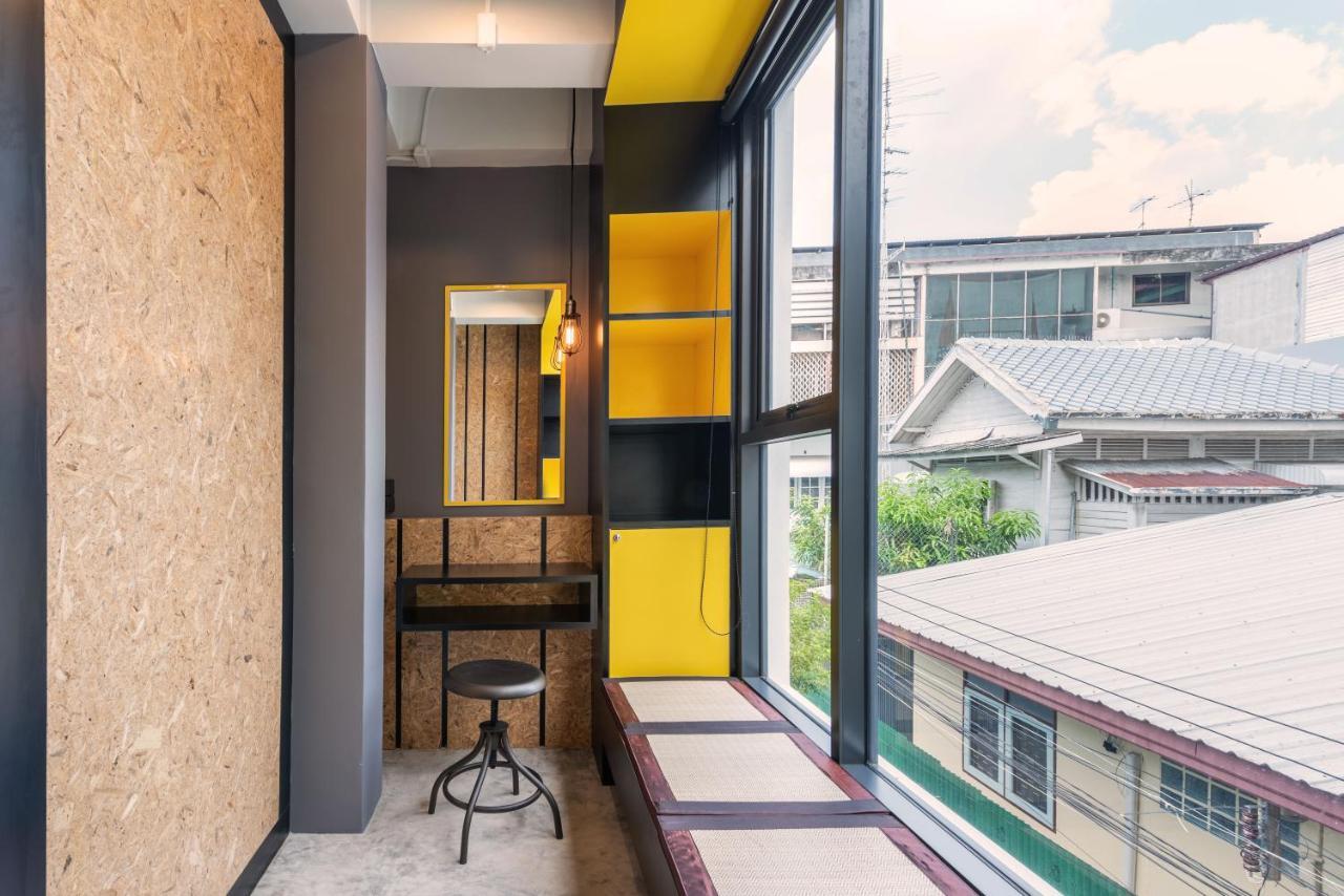 Lobsuek Hostel Bangkok Exterior photo