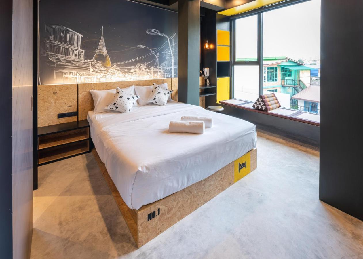 Lobsuek Hostel Bangkok Exterior photo