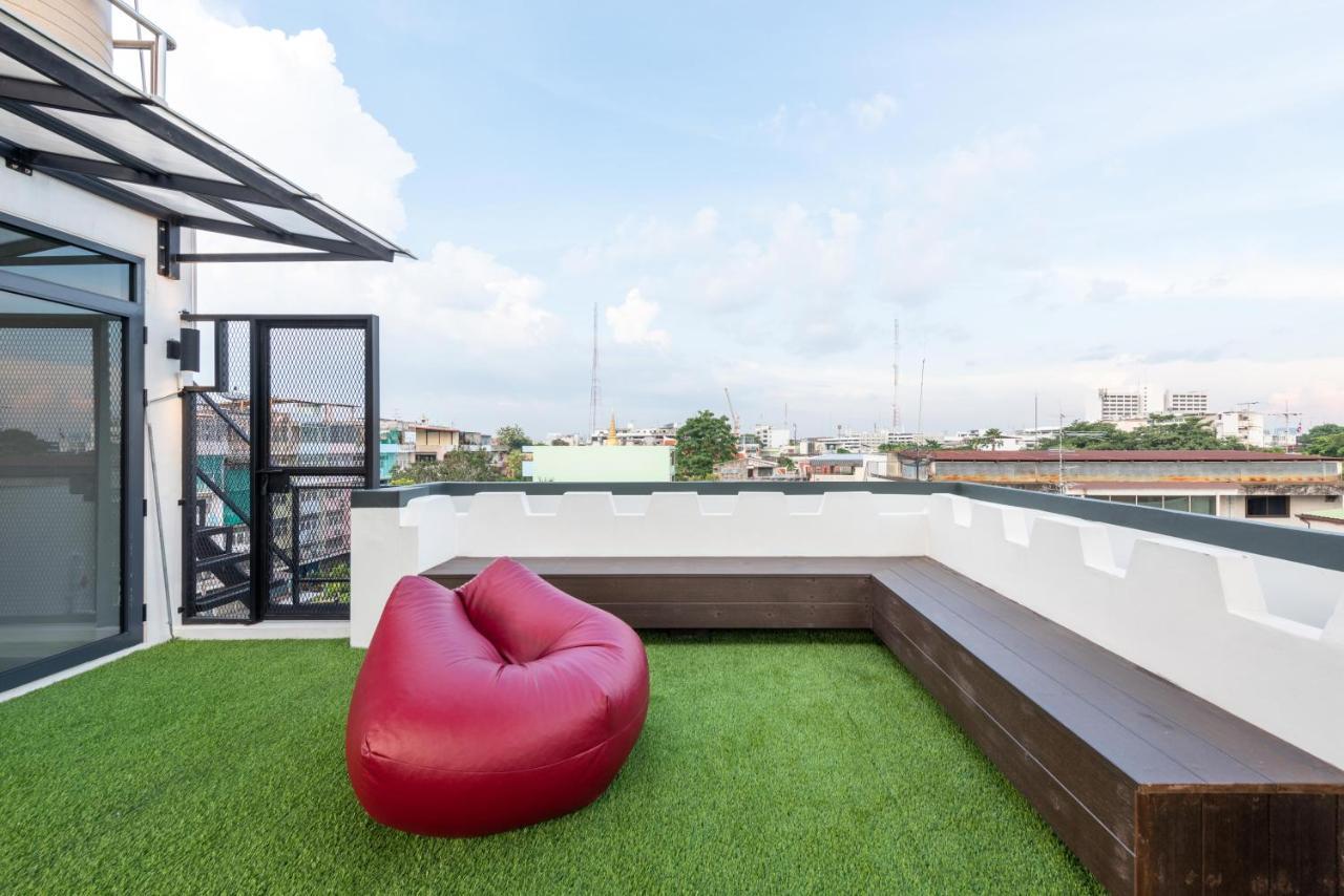 Lobsuek Hostel Bangkok Exterior photo